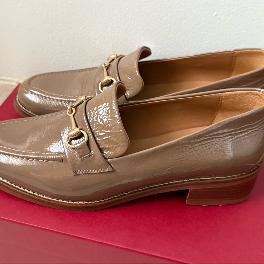 NEW $285 BOBBIES Elegant Taupe Loafers with Gold Buckles patent leather sz 40/9